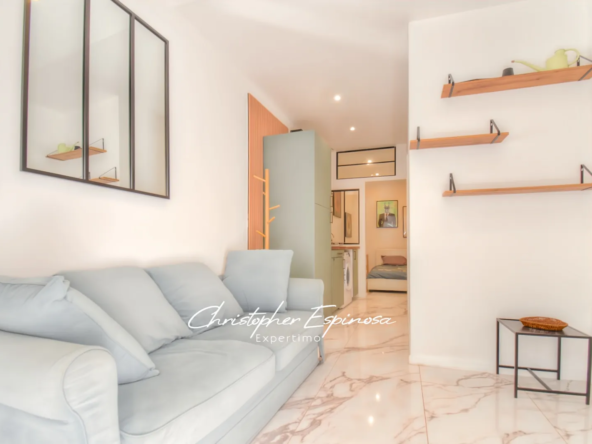 Charmant appartement 2 pièces rénové en Vieille Ville d’Antibes - Forte rentabilité