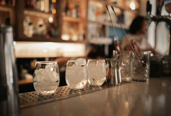 Fonds de commerce bar à vendre à Lons-le-Saunier avec emplacement privilégié