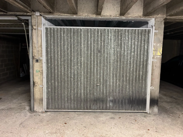 Box sécurisé pour SUV à Charenton-le-Pont, proche métro, accès rapide