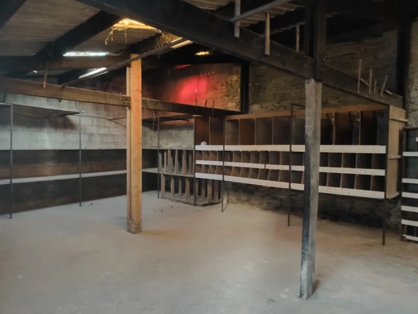 Espace de stockage à Guerlédan, 129 m² avec cour privée