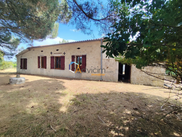 Charmante maison en pierre à vendre à Romestaing avec grand terrain et potentiel de rénovation