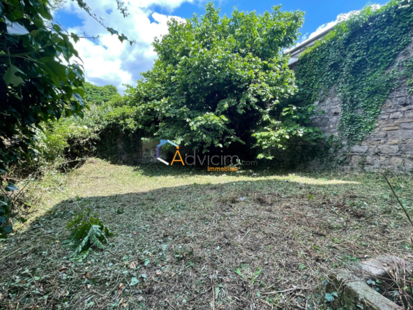 Appartement T3 avec jardin de 268 m² à L'Horme - Opération à rénover