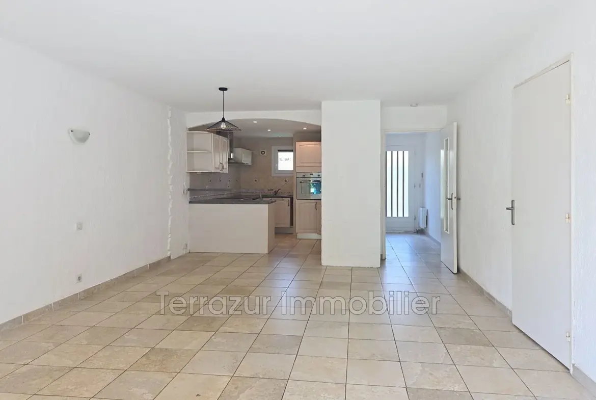 Bel appartement 3 pièces avec terrasse à Golfe-Juan, Côte d'Azur 