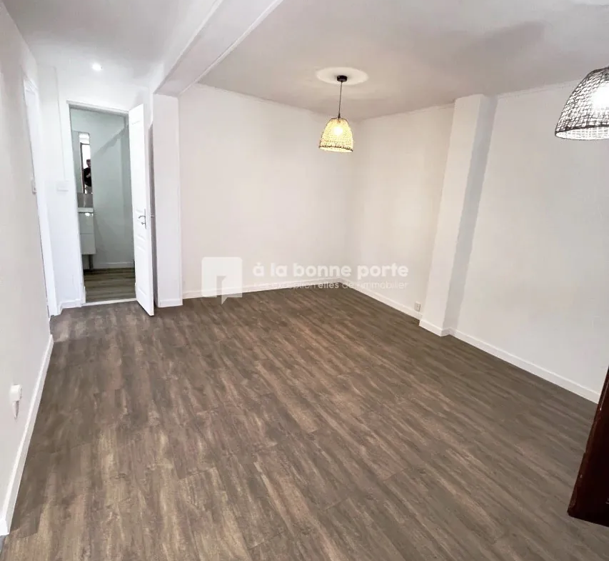 Appartement T1/T2 rénové avec terrasse à Toulon proche plage 