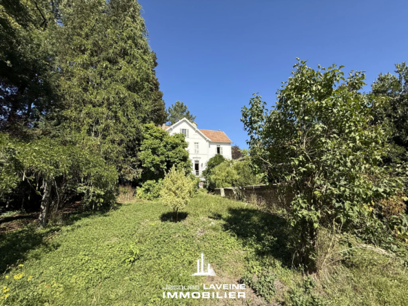 Maison bourgeoise à rénover à Pagny-sur-Moselle, 9 pièces, grand charme, terrain de 30 ares