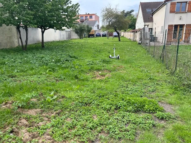 Terrain à bâtir de 649 m² à Combs-la-Ville - Libre constructeur 