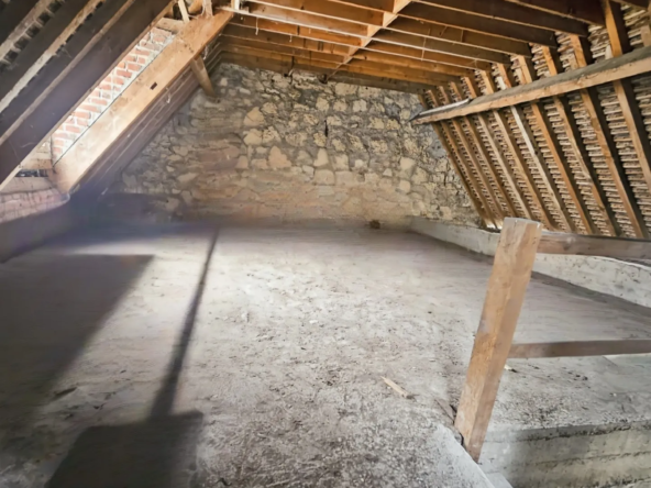 Opportunité d'investissement en plein centre des Andelys avec bâtiment de 110 m² à rénover