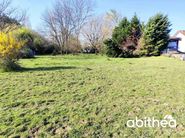 Terrain constructible de 1 000 m² à Saint-Martin-du-Bois, idéal pour votre projet immobilier