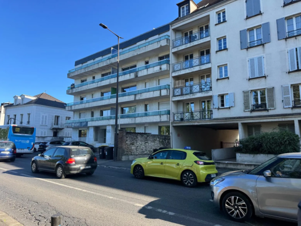 Appartement T2 à Melun proche centre-ville avec balcon, à rénover