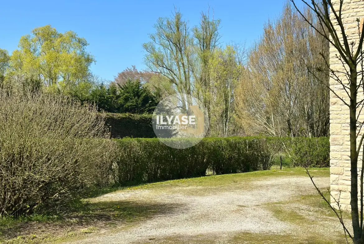 Grande maison familiale de 212 m2 avec piscine et terrain arboré à Verdun-sur-le-Doubs 
