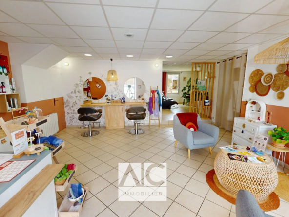 Immeuble mixte de 130m² à vendre à Lanvollon, investisseur ou résidentiel