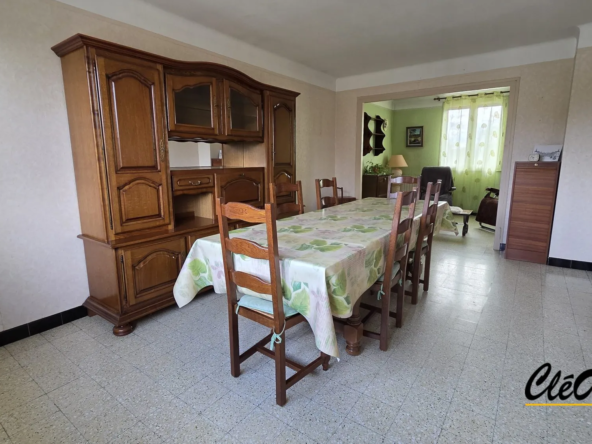 Maison mitoyenne avec grand terrain à Pierre-de-Bresse - Idéal famille ou investissement