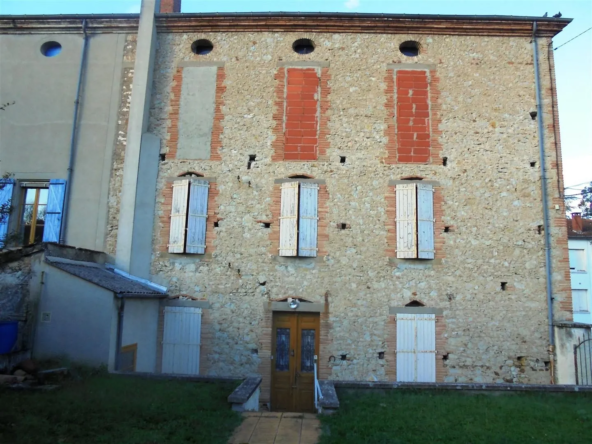 Maison de maître à Graulhet à rénover avec jardin et combles aménageables