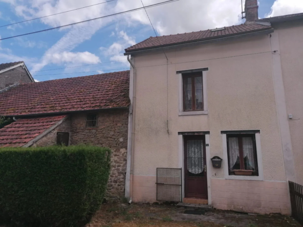 Maison en pierre à rénover à Saint-Maurice-la-Souterraine avec terrain et dépendance