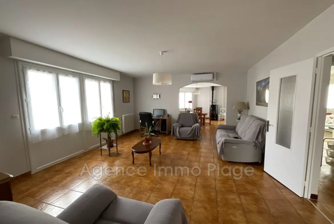 Maison individuelle moderne de 103 m² avec équipements énergétiques de pointe à Saint-Vivien-de-Médoc 