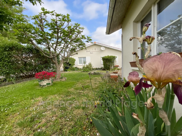 Maison individuelle moderne de 103 m² avec équipements énergétiques de pointe à Saint-Vivien-de-Médoc
