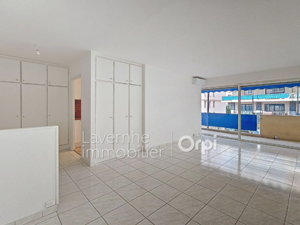 Appartement 2 pièces rénové à Juan-les-Pins avec terrasse, parking et cave