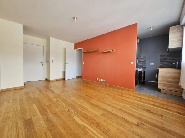 Appartement 2 pièces lumineux avec parking à Choisy-le-Roi proche RER C