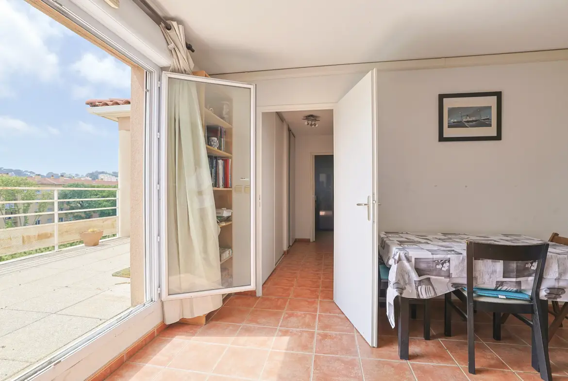 Appartement T2 bis avec terrasse et parking privé à La Seyne-sur-Mer 