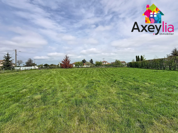 Terrain constructible de 1288 m² à Roanne, proche du centre-ville, partiellement viabilisé