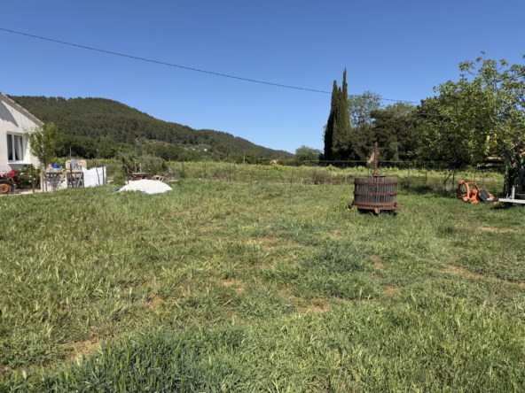 Terrain à vendre de 665 m² à Puget-Ville dans le secteur des Douvilles