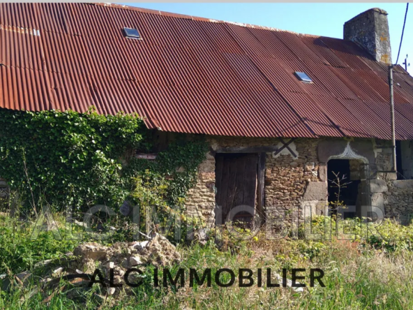 Maison à rénover de 61 m² avec terrain à Saint Pierre des Nids