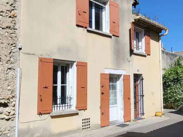 Maison de ville à Violès de 75 m² à rénover, cave voûtée, idéal investisseurs ou premiers acheteurs