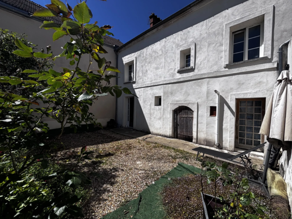 Maison briarde de 167m² avec 5 chambres en centre-ville de Nanteuil les meaux