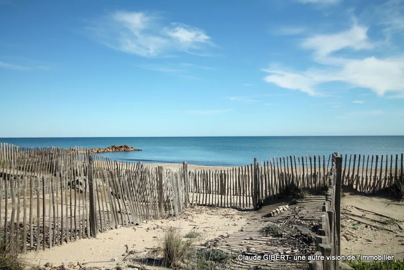 Maison de plage en rez-de-jardin avec terrasse à 50 mètres de la mer à Frontignan plage 