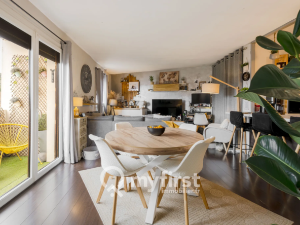 Appartement de type 4 lumineux en dernier étage à La Seyne-sur-Mer avec terrasse