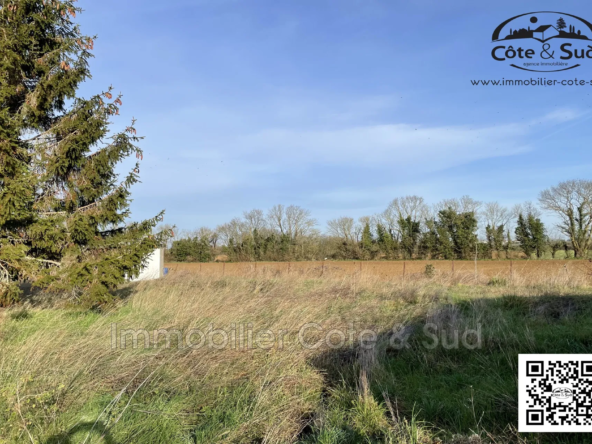 A vendre terrain constructible de 770 m² à Croix Chapeau, non viabilisé