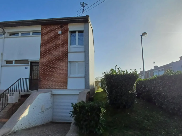 Maison semi-individuelle à vendre à Pont-sur-Sambre - 108 m² habitable