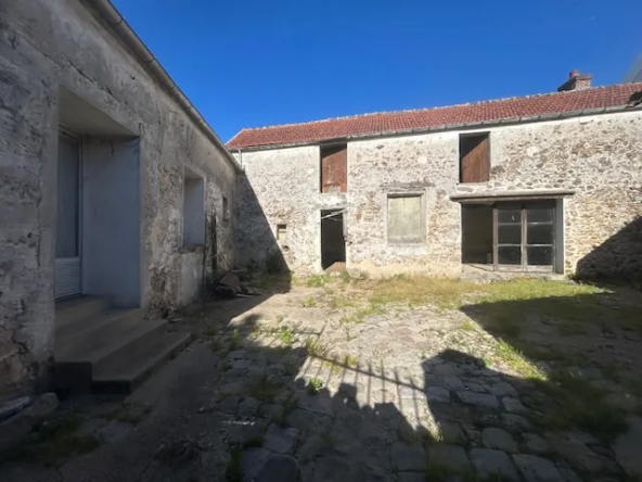 Ensemble immobilier à rénover à Marcoussis de 210 m² avec dépendances et grange
