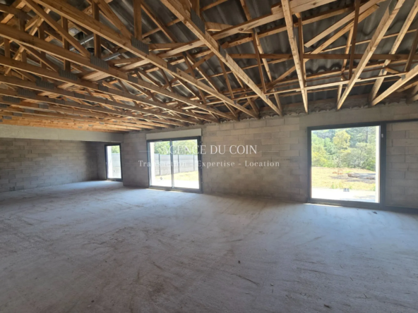 Maison à aménager de 110 m² à Ampus avec potentiel piscine