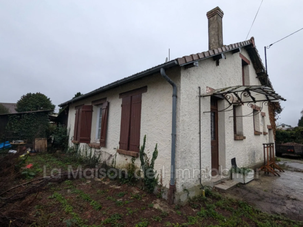 Pavillon de plain-pied à Gournay-en-Bray avec cave et garage à rénover