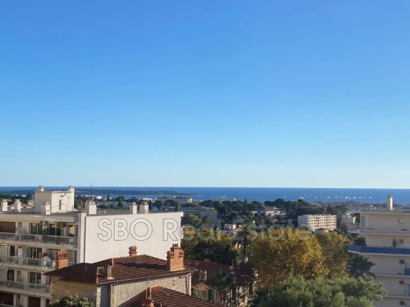 Studio avec mezzanine et vue mer au Cannet - Vente rapide