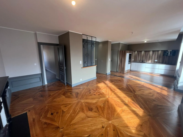 Appartement T3 rénové avec prestations haut de gamme au centre de Massiac