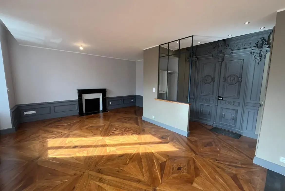 Appartement T3 rénové avec prestations haut de gamme au centre de Massiac 