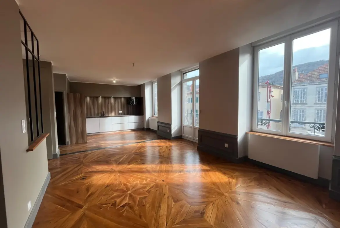 Appartement T3 rénové avec prestations haut de gamme au centre de Massiac 