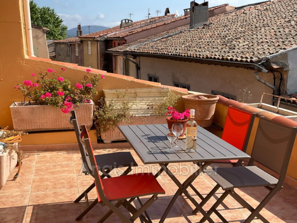 Appartement triplex atypique avec terrasse au cœur de Cogolin