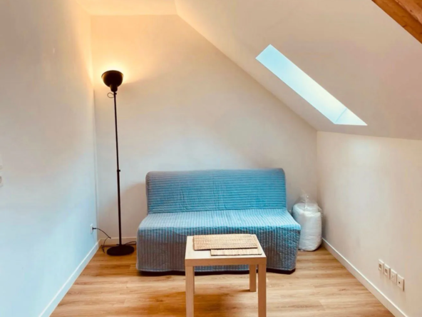 Studio à vendre à Thoiry (78) - 23 m² avec parking et proximité des commodités