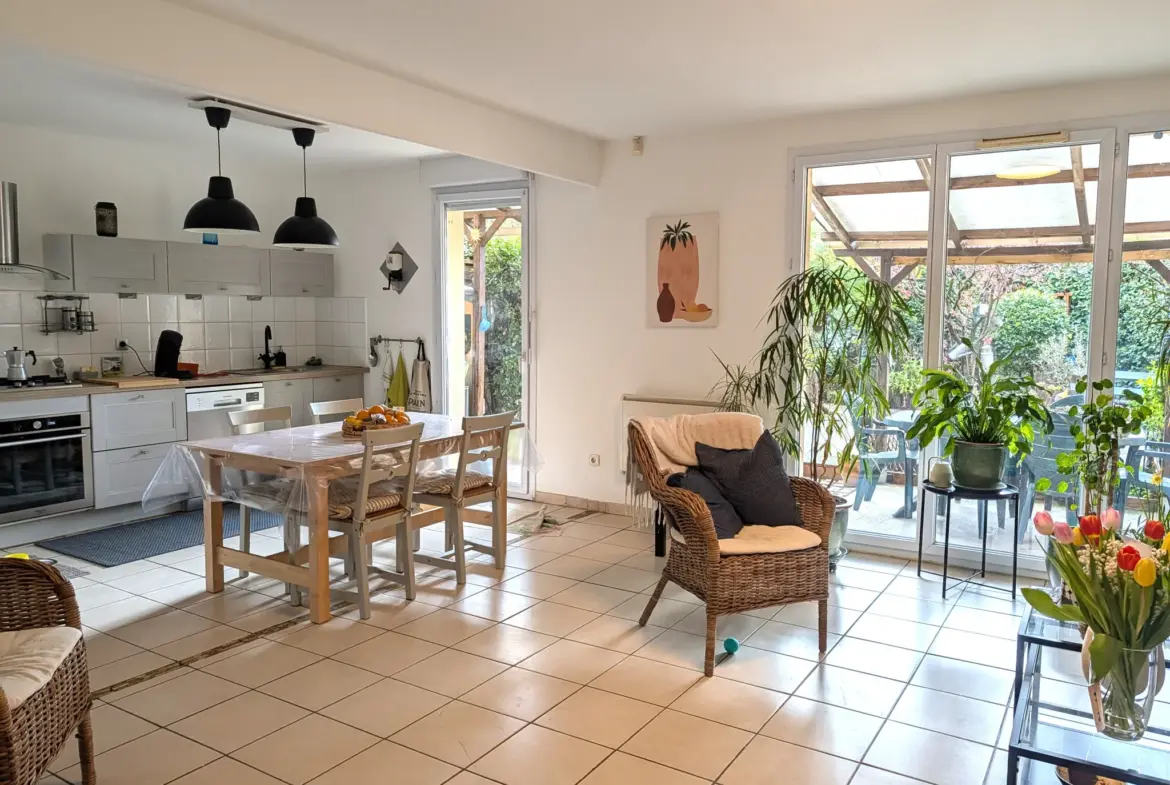 Maison à vendre à Morières avec 3 chambres, garage et jardin - Prête à habiter 