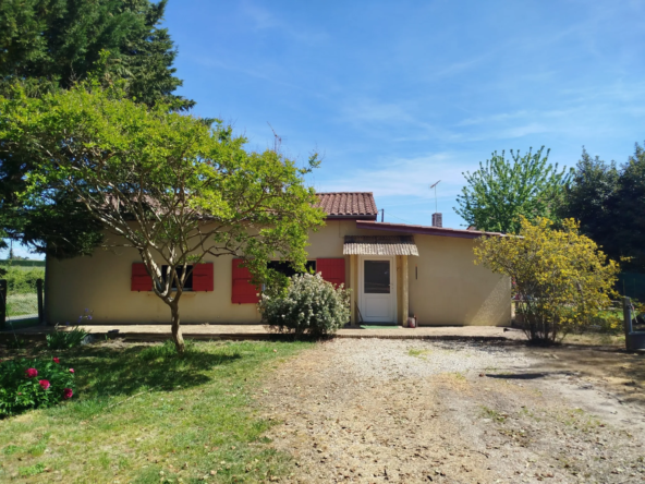 Maison de campagne de 98 m² avec jardin et garages proche Massugas
