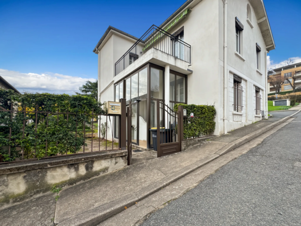 Spacieuse maison familiale de 120m² avec terrasse à Trévoux, proche des commodités