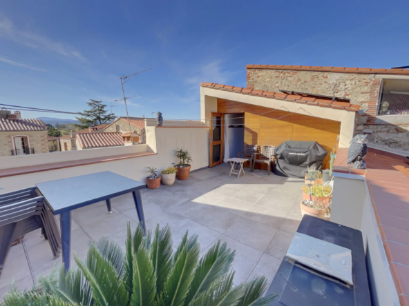 Magnifique maison de village rénovée avec grande terrasse à Maureillas