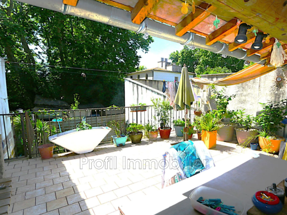 Charmante maison de village avec terrasse, piscine et garage à Marsillargues