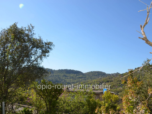 Terrain constructible de 351 m² à Le Bar-sur-Loup avec vue dégagée