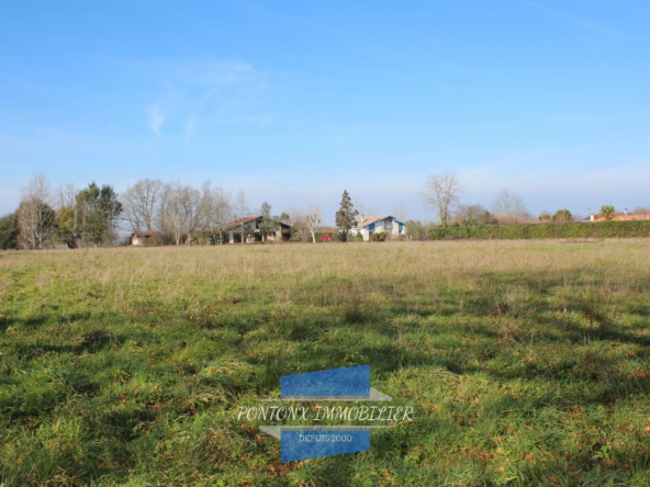 Terrain à vendre à Préchacq-les-Bains de 3406 m² avec zone constructible