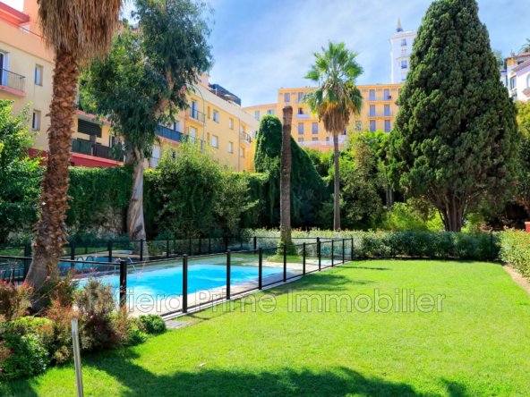 À Vendre Appartement 2 Pièces avec Vue Sur Piscine à Menton