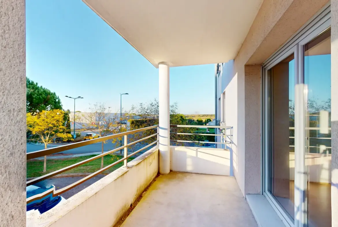 Appartement T2 à Cornebarrieu avec terrasse, parking et cave, vendu libre 